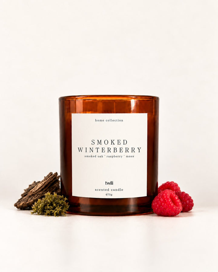 twili Smoked Winterberry scented candle M, 675 g